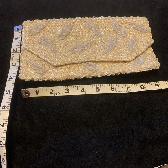 Vintage cream satin beaded & sequin clutch - Picture 5 of 5